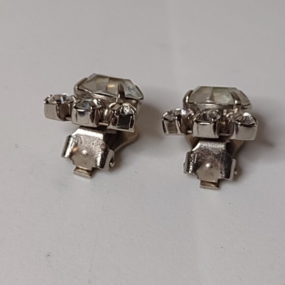 Nice Vintage Clear Rhinestone Clip On Earrings - Picture 9 of 10